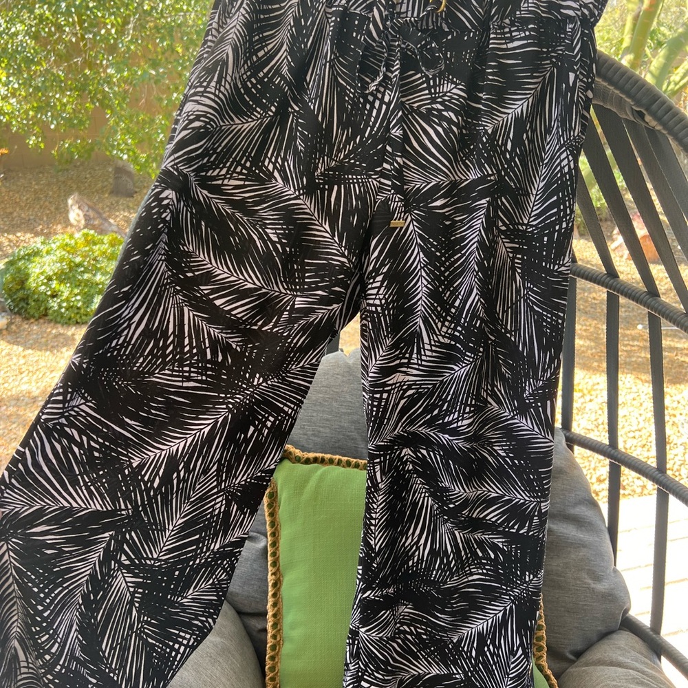 Michael Kors Black and White flowy Capris